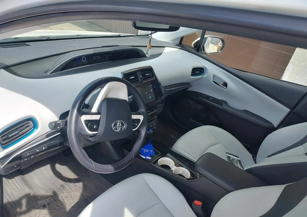 Toyota Prius cena 63000 przebieg: 90000, rok produkcji 2017 z Toruń małe 596